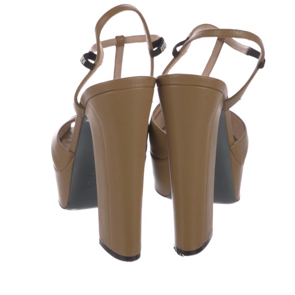 ❤️❤️ EUC FENDI
Leather T-Strap Pumps
❤️❤️ - Picture 6 of 7